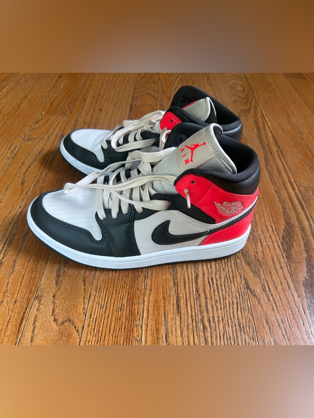 Jordan 1 Mid